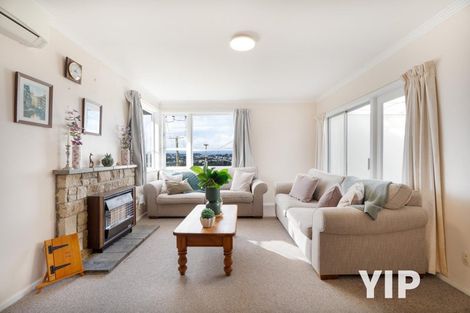 Photo of property in 62 Ruskin Road, Newlands, Wellington, 6037