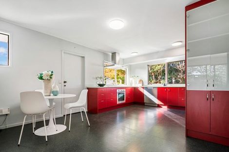 Photo of property in 2/5 Hanlon Crescent, Narrow Neck, Auckland, 0624