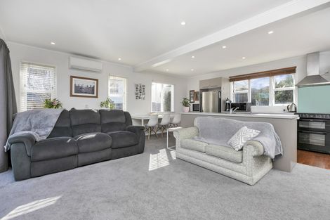 Photo of property in 622 East Coast Road, Pinehill, Auckland, 0630