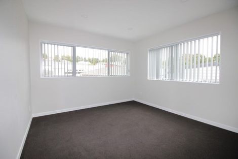 Photo of property in 4 Kearney Place, Massey, Auckland, 0614
