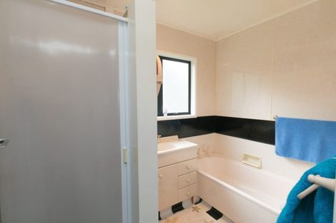 Photo of property in 40 Link Road, Newlands, Wellington, 6037