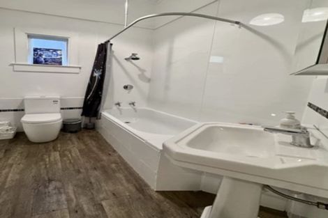 Photo of property in 40 Garden Road, Northland, Wellington, 6012