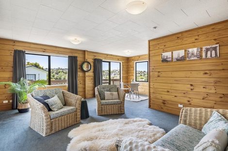 Photo of property in 1/8 Camilla Grove, Totara Vale, Auckland, 0629