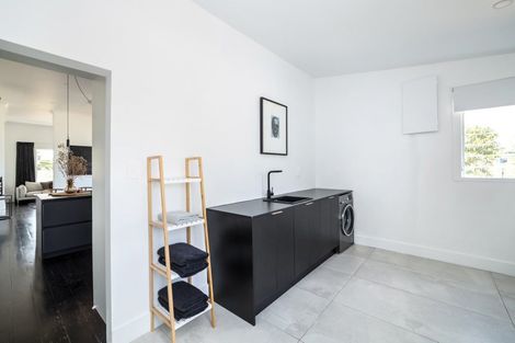 Photo of property in 250 Main Street, Greytown, 5712