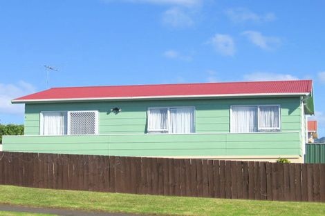 Photo of property in 2/2 Garelja Road, Henderson, Auckland, 0612