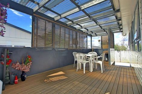 Photo of property in 2 Christmas Road, Manurewa, Auckland, 2102