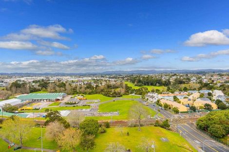 Photo of property in 1 Buscomb Avenue, Henderson, Auckland, 0610
