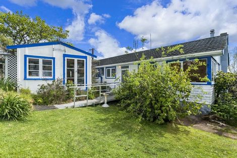 Photo of property in 889 Beach Road, Waiake, Auckland, 0630