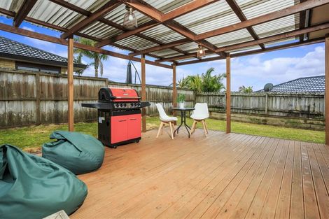 Photo of property in 16 Plumstead Rise, Glen Eden, Auckland, 0602