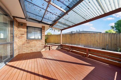 Photo of property in 18 Plumstead Rise, Glen Eden, Auckland, 0602