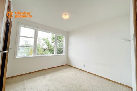 Photo of property in 8 Sherwood Avenue, Te Atatu South, Auckland, 0610