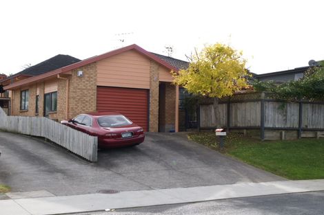 Photo of property in 2/111 Wellington Street, Howick, Auckland, 2014