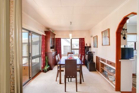 Photo of property in 28 Caxton Street, Onekawa, Napier, 4110