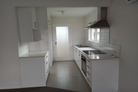 Photo of property in 2/8 Waikaremoana Place, Pakuranga Heights, Auckland, 2010