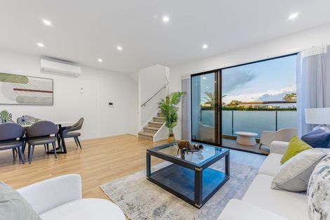 Photo of property in 4/258 Lake Road, Hauraki, Auckland, 0622