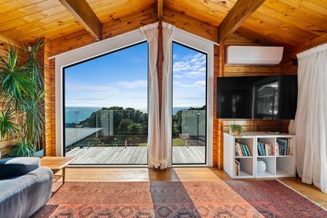 Photo of property in 3 Edwin Mitchelson Road, Muriwai, Waimauku, 0881