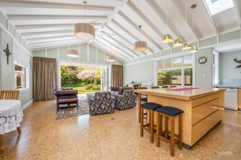 Photo of property in 25 Hinau Street, Woburn, Lower Hutt, 5010