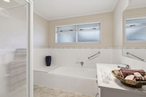 Photo of property in 8 Montrose Place, Pyes Pa, Tauranga, 3112