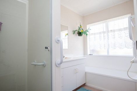 Photo of property in 39 Darlington Street, Ngatea, 3503