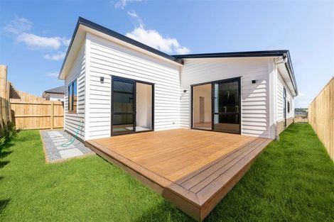 Photo of property in 21 Whakairo Crescent, Gulf Harbour, 0930