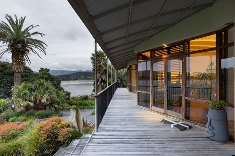 Photo of property in 360 Paremata Road, Whitby, Porirua, 5381