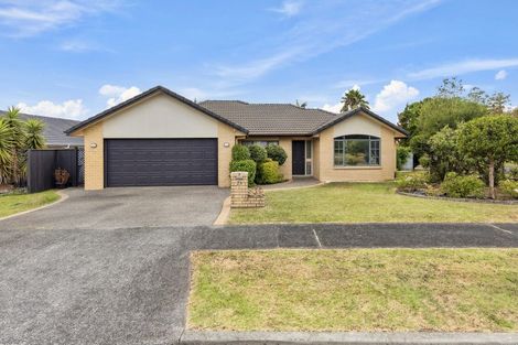Photo of property in 23 Delmont Close, East Tamaki Heights, Auckland, 2016