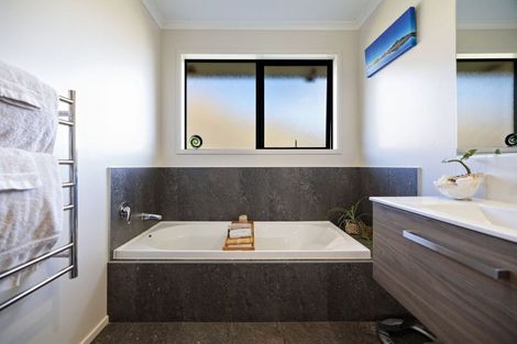 Photo of property in 4 Banbury Terrace, Lower Shotover, Queenstown, 9304