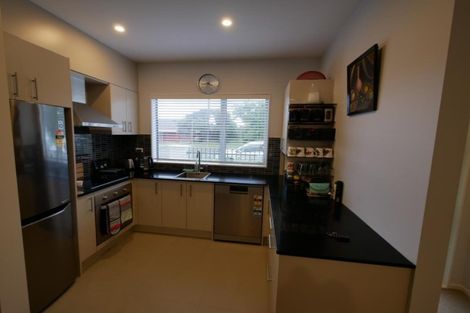 Photo of property in 27/11 Ray Small Drive, Papakura, 2110