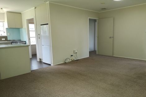 Photo of property in 2/4 Mahuta Grove, Northcote, Auckland, 0627