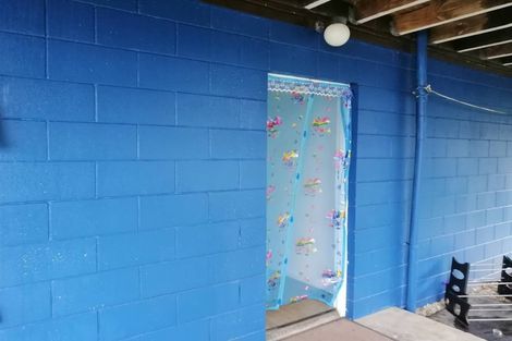 Photo of property in 54 Royal View Road, Te Atatu South, Auckland, 0610