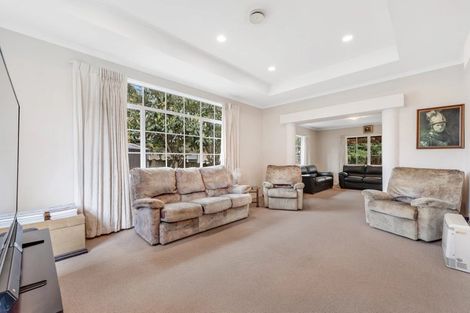 Photo of property in 198 Botany Road, Botany Downs, Auckland, 2010