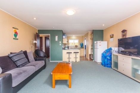 Photo of property in 2/50 Kenderdine Road, Papatoetoe, Auckland, 2025
