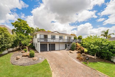 Photo of property in 8 Forsythe Place, Massey, Auckland, 0614