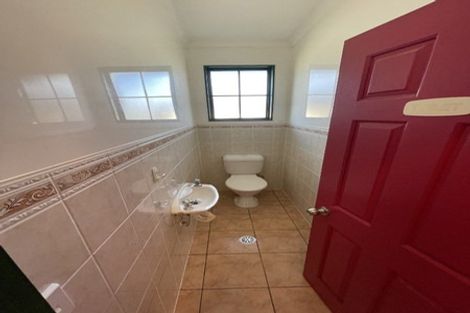 Photo of property in 9 Vinograd Drive, Te Atatu Peninsula, Auckland, 0610