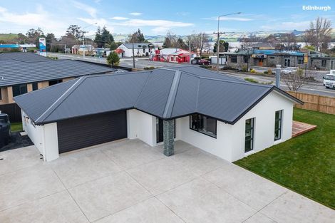 Photo of property in 2a Margate Street, Waihola, Milton, 9073