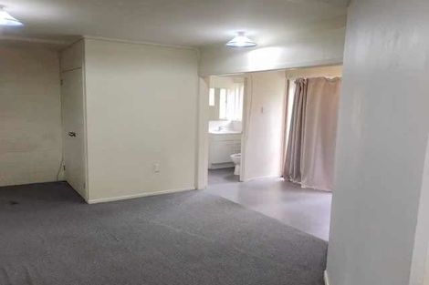 Photo of property in 60 Edmonton Road, Henderson, Auckland, 0612