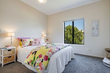 Photo of property in 9 Verdale Circle, Glen Eden, Auckland, 0602