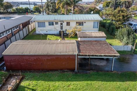 Photo of property in 490 Don Buck Road, Massey, Auckland, 0614