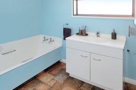 Photo of property in 20 Mack Street, Foxton Beach, Foxton, 4815