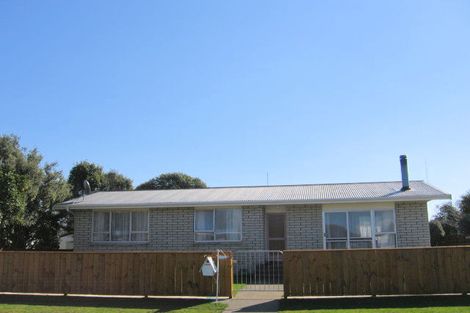 Photo of property in 15 Huntly Street, Foxton, 4814