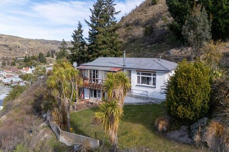 Photo of property in 89 Branxholm Street, Roxburgh, 9500