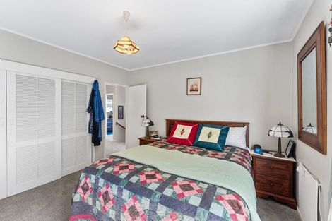Photo of property in 28 Kakariki Grove, Waikanae, 5036