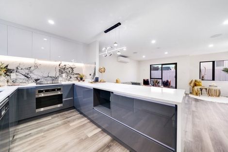 Photo of property in 2/7 Gambare Place, Wattle Downs, Auckland, 2103