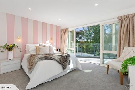Photo of property in 214b Mount Pleasant Road, Mount Pleasant, Christchurch, 8081
