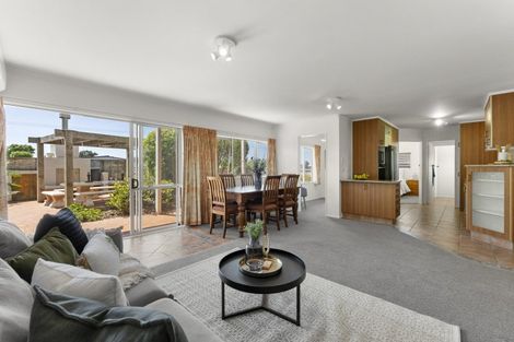 Photo of property in 1134 Papamoa Beach Road, Papamoa Beach, Papamoa, 3118