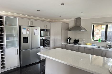 Photo of property in 13 Ripple Grove, Waiuku, 2123