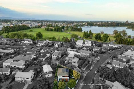 Photo of property in 22 Gilbass Avenue, Hamilton Lake, Hamilton, 3204