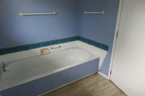 Photo of property in 2/17 Waimahia Avenue, Weymouth, Auckland, 2103