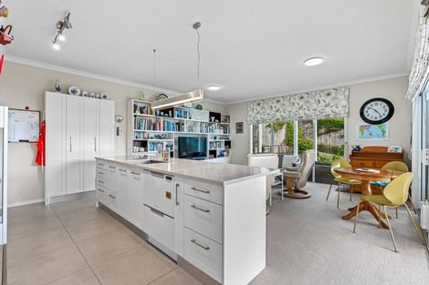 Photo of property in 61 Panorama Heights, Orewa, 0931