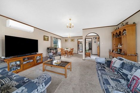 Photo of property in 11 Jessika Place, Conifer Grove, Takanini, 2112